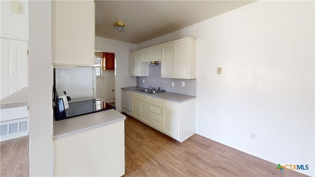 Building Photo - 802 Hackberry St