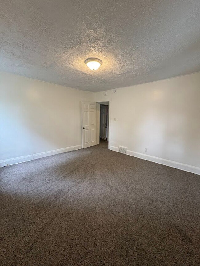 Building Photo - Work Duplex 360 Holdings