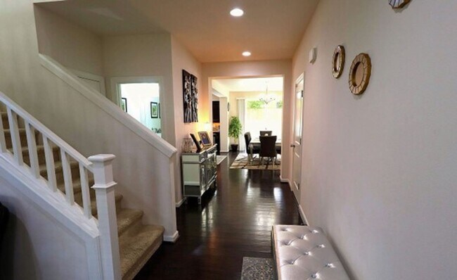 Building Photo - Stunning Air conditioned 4 Bedroom with Loft in Bothell