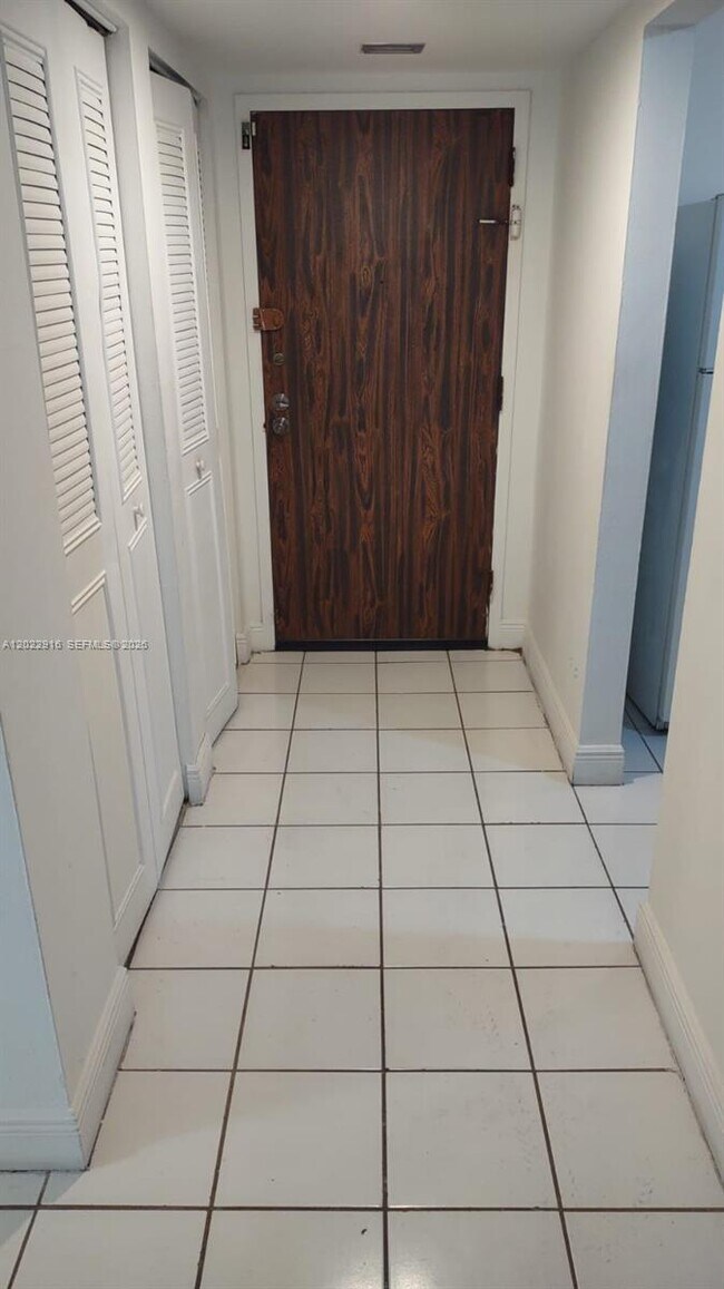 Foto del edificio - 496 NW 165th St