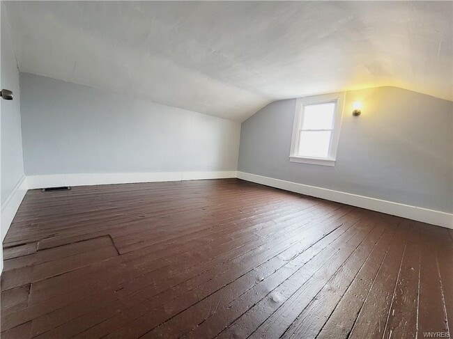 2nd floor bed 1 - 23 Pleasant St