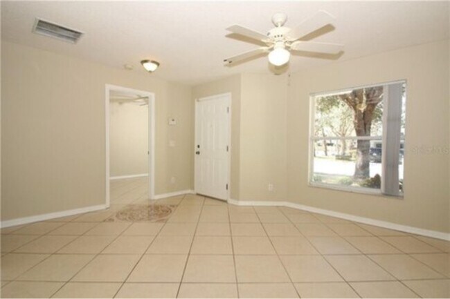 Foto del edificio - 305 Garden Oak Ct