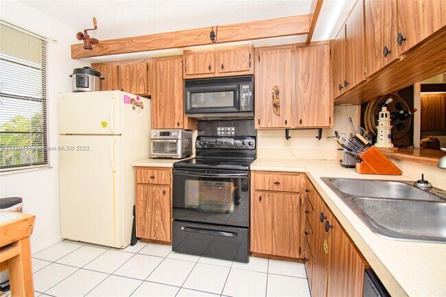 Building Photo - 6037 Balboa Cir