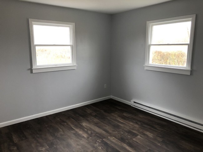 Dormitorio 1 (el 2 tiene exactamente la misma distribución y tamaño) - 18 Green Acres Dr