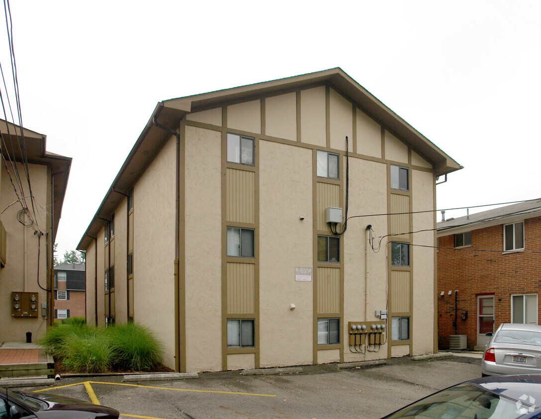 Building Photo - 164 E Norwich Ave