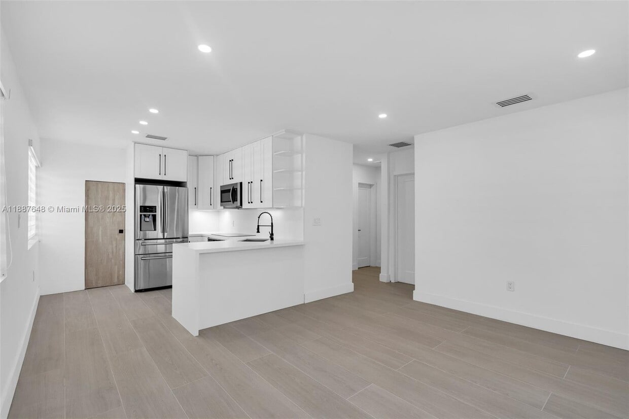 Primary Photo - 1293 SW 22nd Ave
