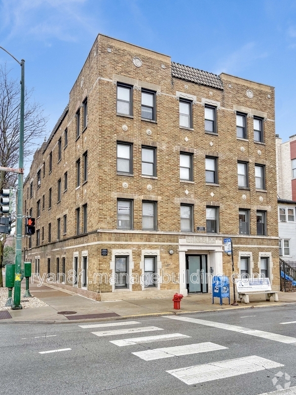 Building Photo - 2959 N Damen Ave