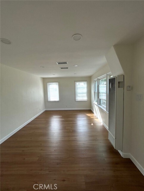 Foto del edificio - 640 W Buckthorn St