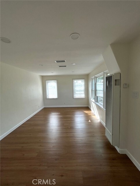 Building Photo - 640 W Buckthorn St