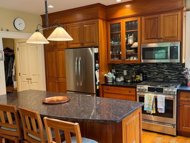 Building Photo - 4 bedroom home in Blueberry Hill neighborhood
