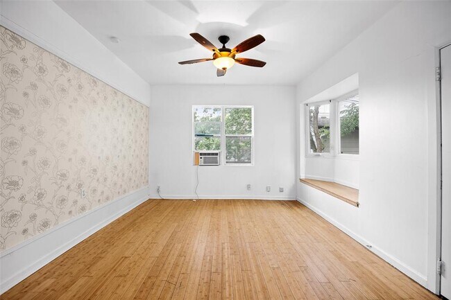 Foto del edificio - 2409 E 9th St