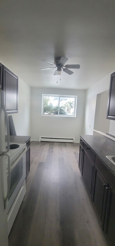 Primary Photo - 148 Roxborough Ave