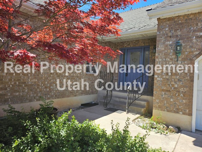 Building Photo - Large Home in the foothills of Springville