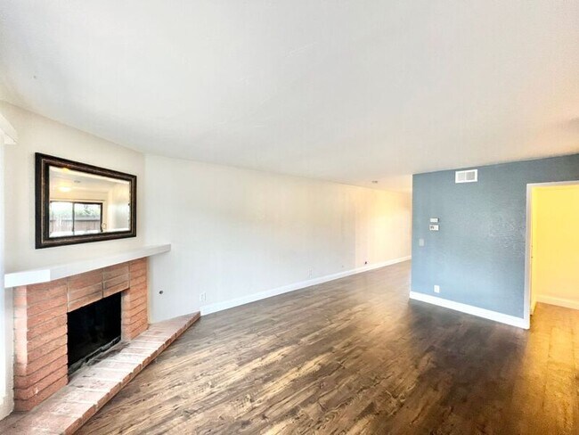 Building Photo - 3575 Monair Dr
