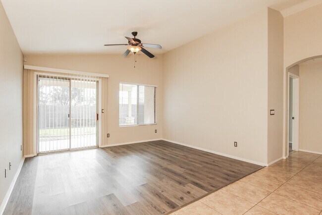 Building Photo - 1105 E Nardini St