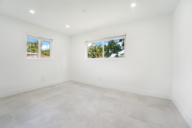 Building Photo - 857 W 34th St