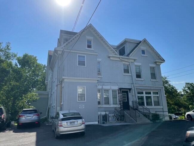 Foto del edificio - 2118 Pillsbury Ave