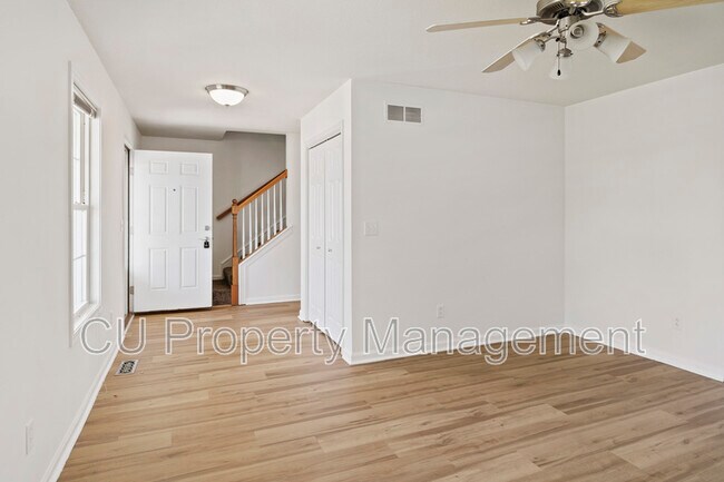 Foto del edificio - 819 Bluegrass Ln