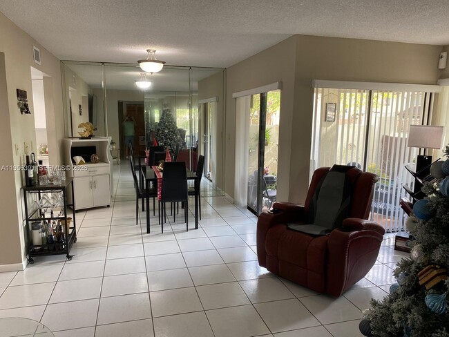 Building Photo - 9070 SW 125th Ave