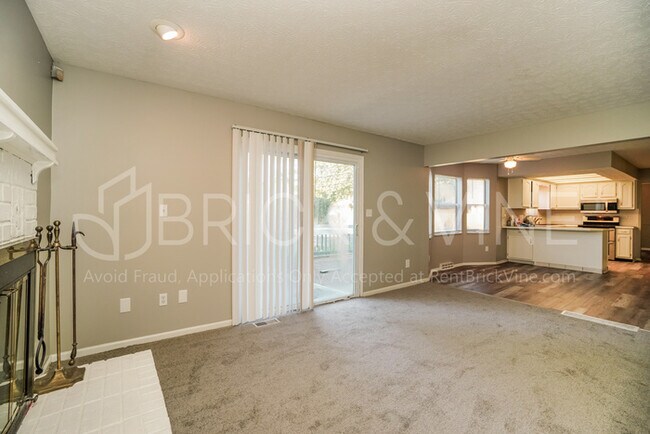 Building Photo - 2227 Lilacwood Ave