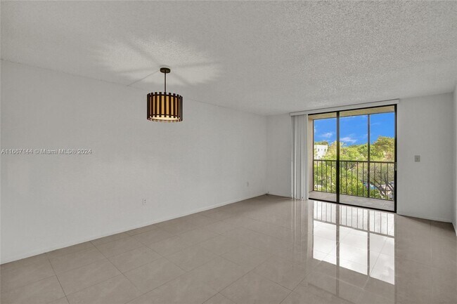 Foto del edificio - 8075 SW 107th Ave