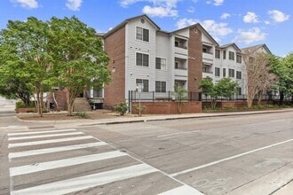 Building Photo - 501 W 26th St