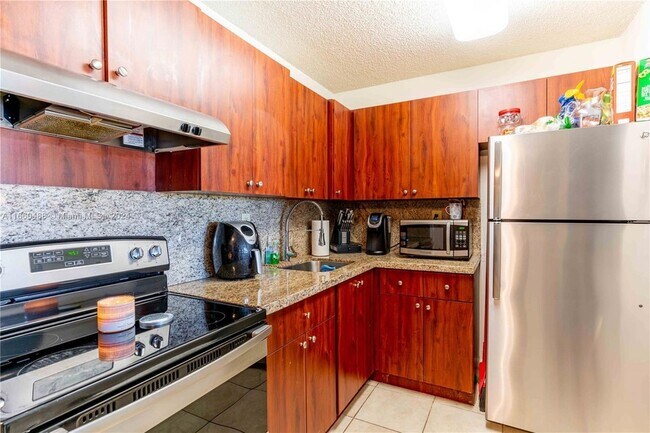 Foto del edificio - 7235 NW 179th St