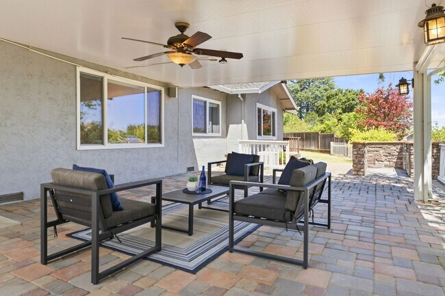 Foto del edificio - Spacious 4-bedroom 2-Bath in Desirable Area in Walnut Creek!