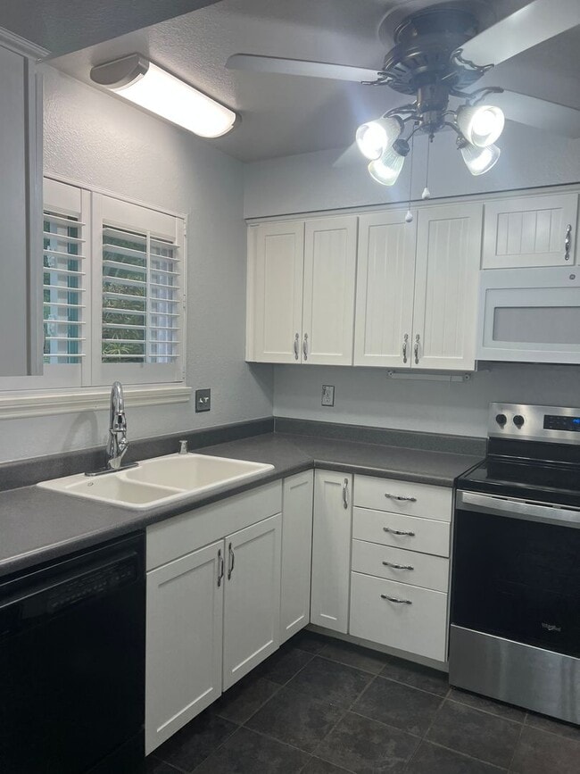 Building Photo - 55+ Home in Oceana Mission 1, Private End ...