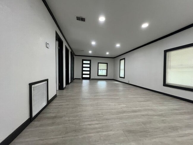 Photo - 9602 N 11th St House