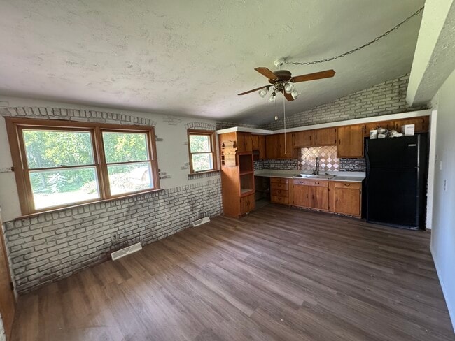 Building Photo - 138 Elmgrove Ave