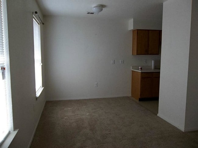 Building Photo - 221 Harris Dr