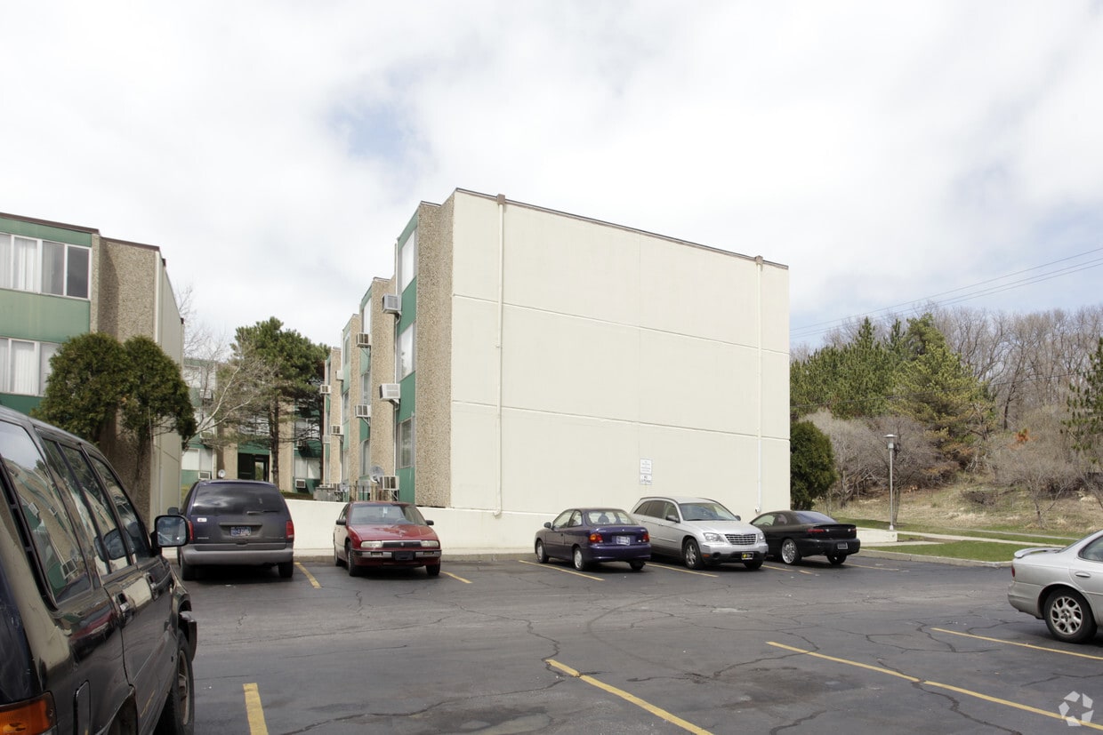 Building Photo - Parkshore Commons