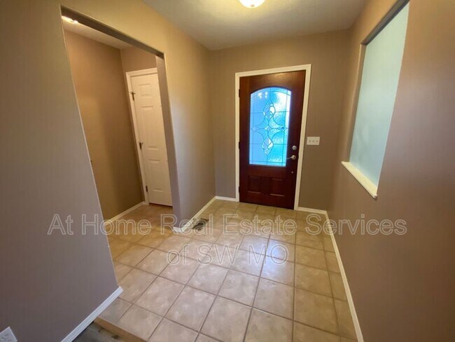 Building Photo - 3916 S El Amber Ave