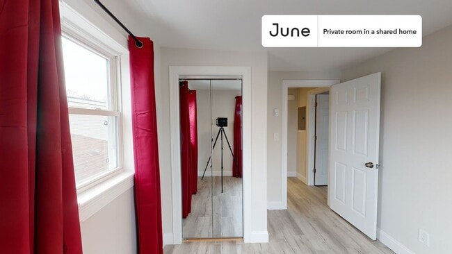 Building Photo - Private bedroom in 2 bed/1 bath Home