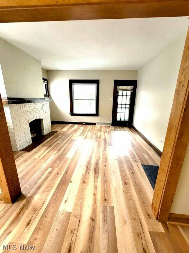 Foto del edificio - 1303 Lakeland Ave