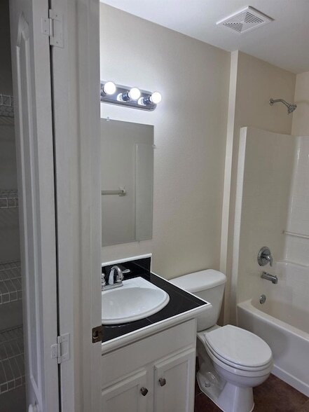 Building Photo - 6 Rymm Pl