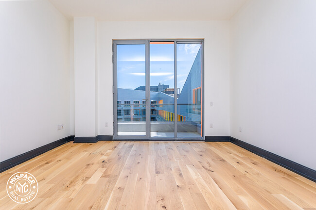 Building Photo - 10 Montieth St