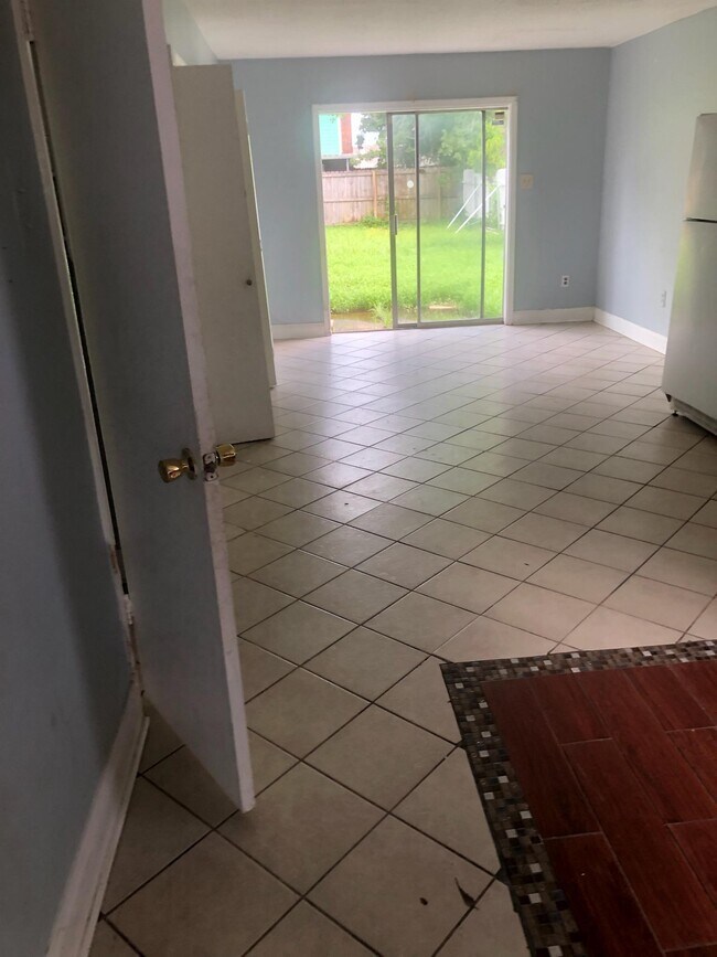 Foto del edificio - 3733 Lilac Ln