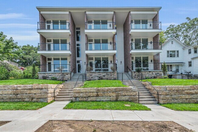 Foto del edificio - 3933 Kenwood Ave