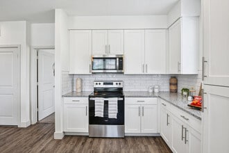 Building Photo - Lakecrest Apartments