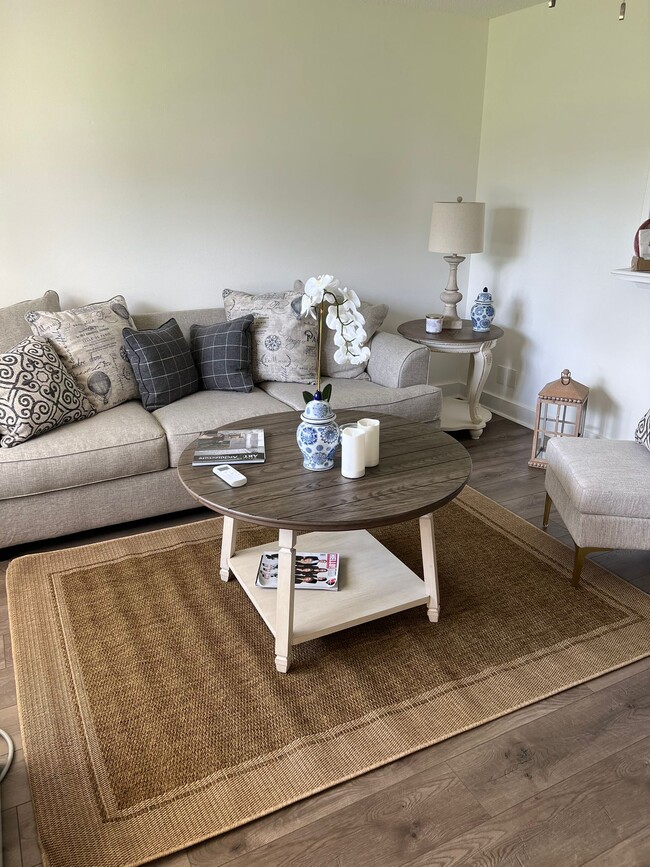 Building Photo - 7 Preston a
