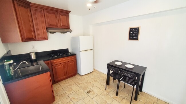 Foto del edificio - 2206 Deepgrove Ave