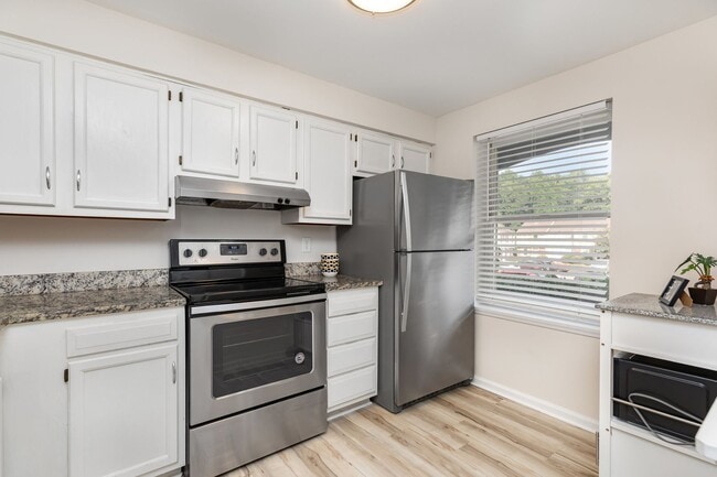 Foto del edificio - Beautifully Renovated Three Story Townhome!