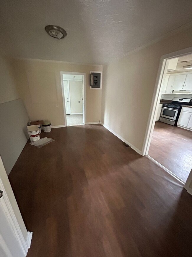 Building Photo - 102 White Ave