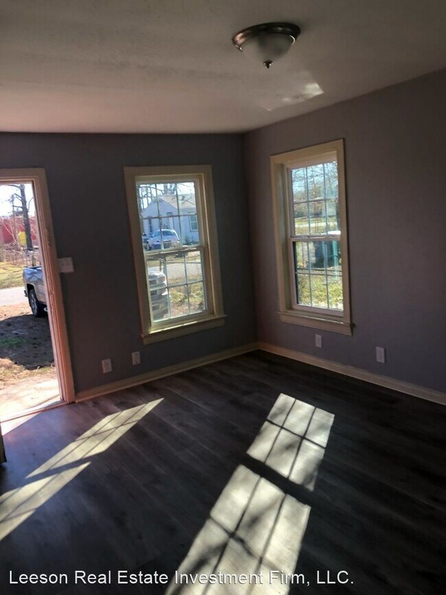 Foto del edificio - 2 br, 1 bath House - 446 w. 69th