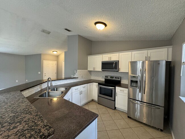 Building Photo - BEAUTIFUL 3 Bedroom, 2 Bathroom Home in Or...