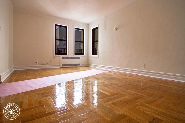 Building Photo - 3115 Avenue I Ave