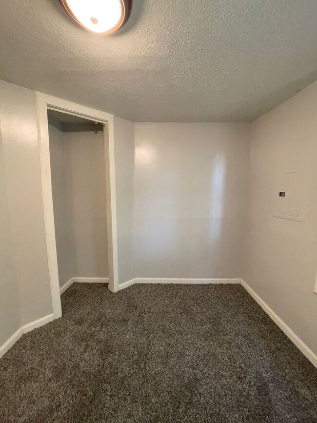 Foto del edificio - 1521 E Kirby Ave