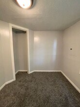 Building Photo - 1521 E Kirby Ave Building Photo - 1521 E Kirby Ave